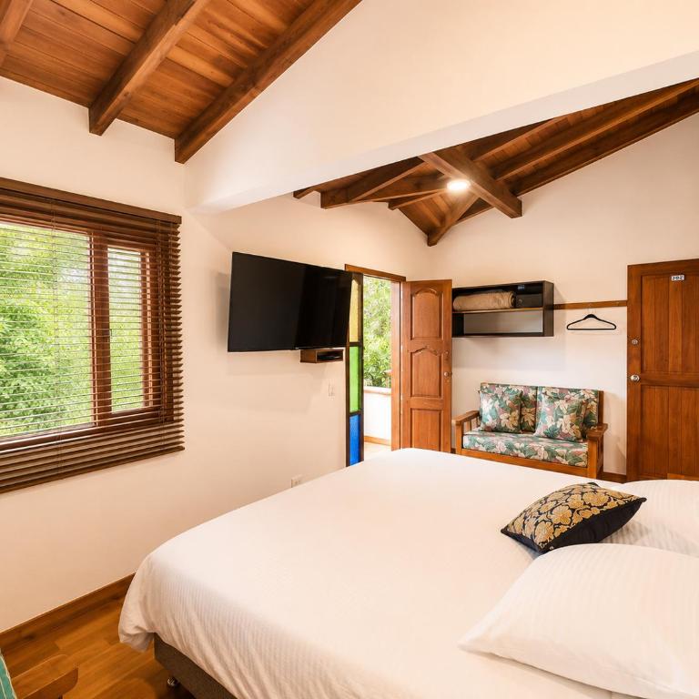 Hotel Campestre Refugio Ecuestre Rionegro - Habitación Doble Deluxe con balcón - 2
