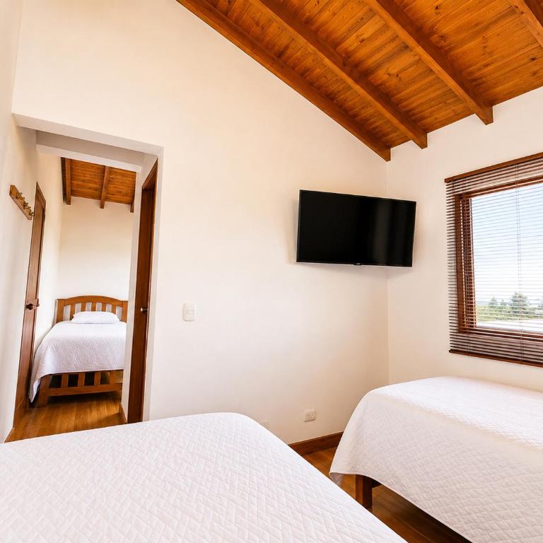 Hotel Campestre Refugio Ecuestre Rionegro - Habitación Cuádruple - vistas al jardín - 3