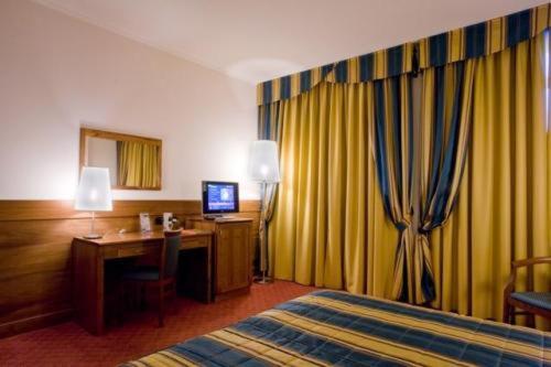 Hotel Master - Single Room - 1