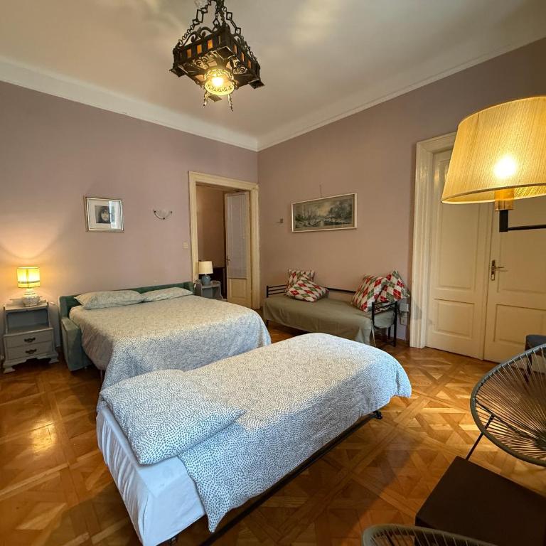 B7 Hostal - Camera Quadrupla Economy con Bagno in Comune - 2