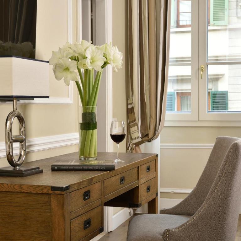 FH55 Hotel Calzaiuoli - Deluxe Double or Twin Room with City View - 11