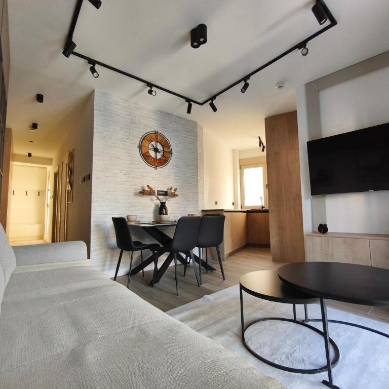 Franeta Private Stay - Deluks Apartman sa 2 Spavaće Sobe i Balkonom - 5