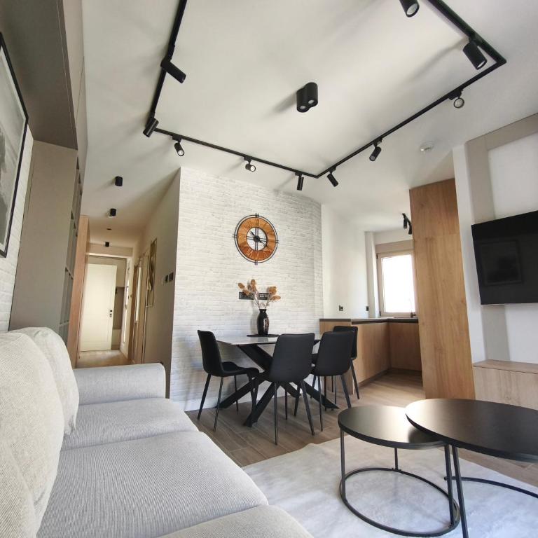 Franeta Private Stay - Deluks Apartman sa 2 Spavaće Sobe i Balkonom - 9