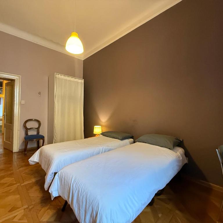 B7 Hostal - Camera Budget Doppia con Letti Singoli - 5