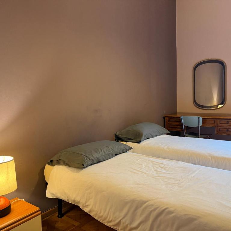 B7 Hostal - Camera Budget Doppia con Letti Singoli - 6