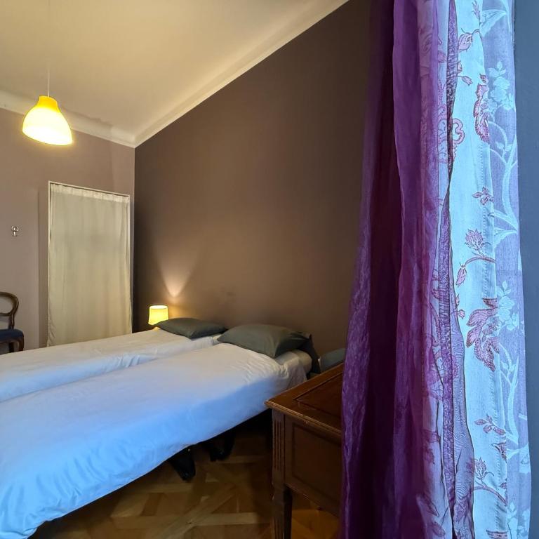 B7 Hostal - Camera Budget Doppia con Letti Singoli - 7