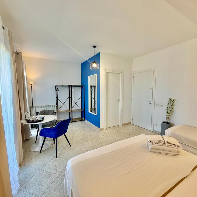 Ma&Mi Guest House - Camera Tripla con Balcone e Vista Mare - 8