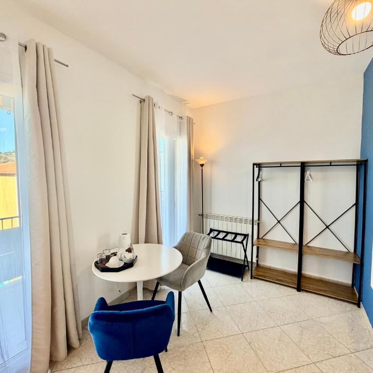 Ma&Mi Guest House - Camera Tripla con Balcone e Vista Mare - 7