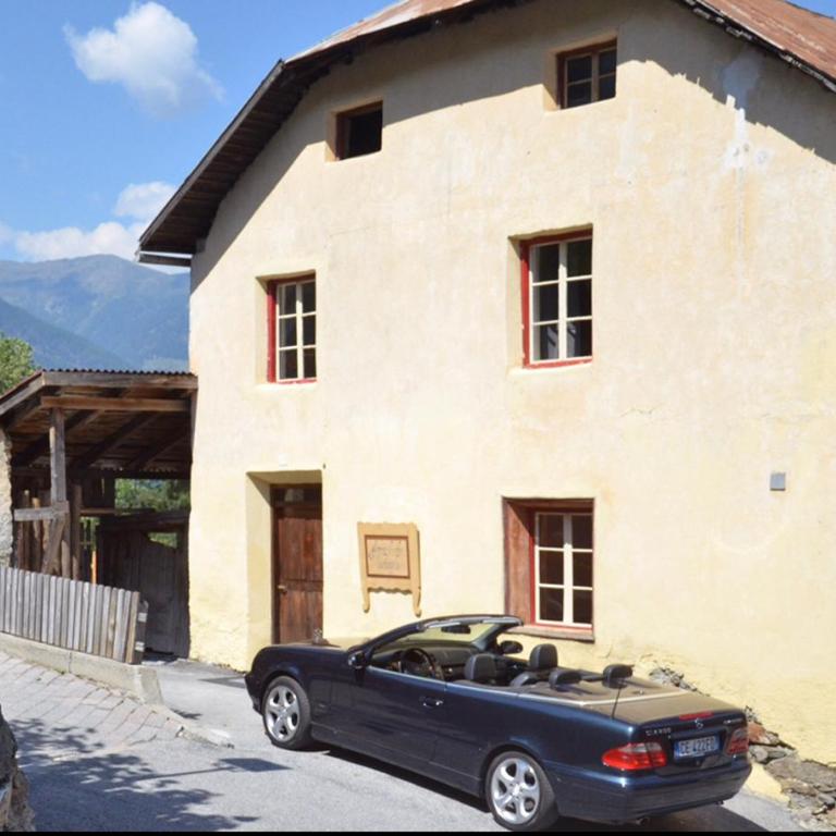 SOMMERFRISCHE TSCHENGLS Ein ganzes historisches Ferienhaus für euch in SÜDTIROL Urlaub im ruhigen Bergdorf Tschengls im Vinschgau mit Weitblick und Gartenterrasse ideal für Kleingruppen Familien mit Hund - Apartamento de 3 dormitorios - 1