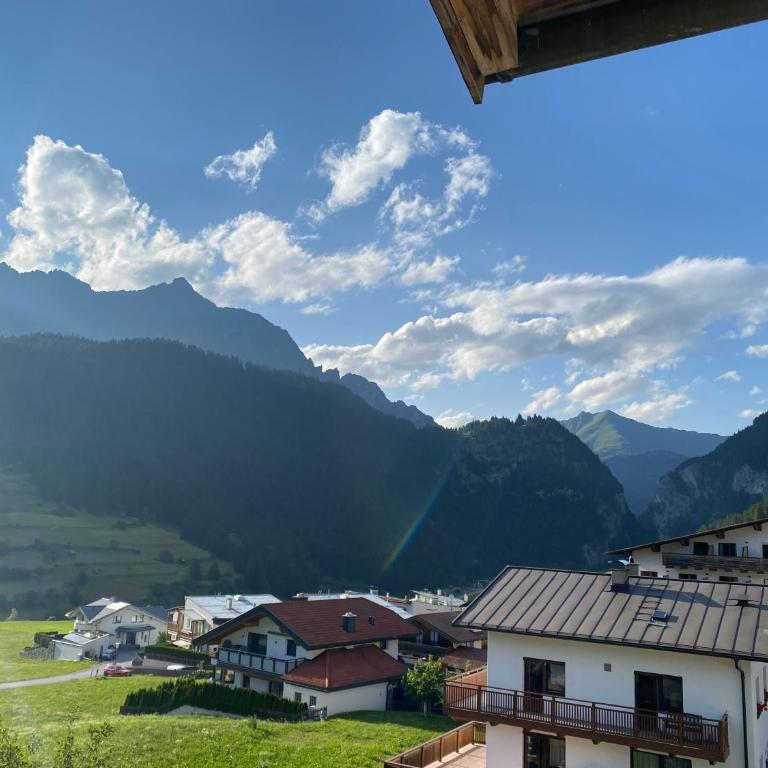 Landhaus Engadin - Apartment mit 1 Schlafzimmer, Balkon und Bergblick - 3