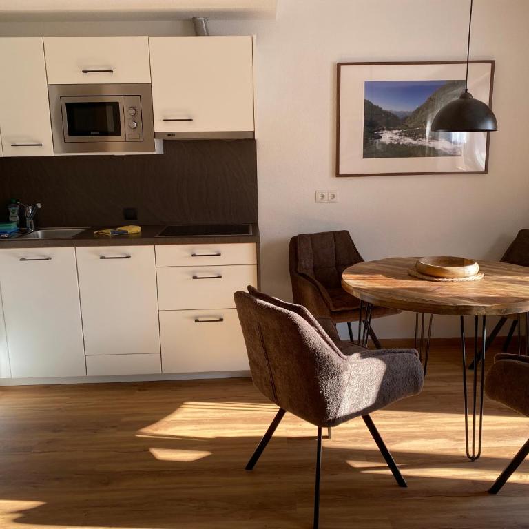 Landhaus Engadin - Apartment mit 1 Schlafzimmer, Balkon und Bergblick - 9