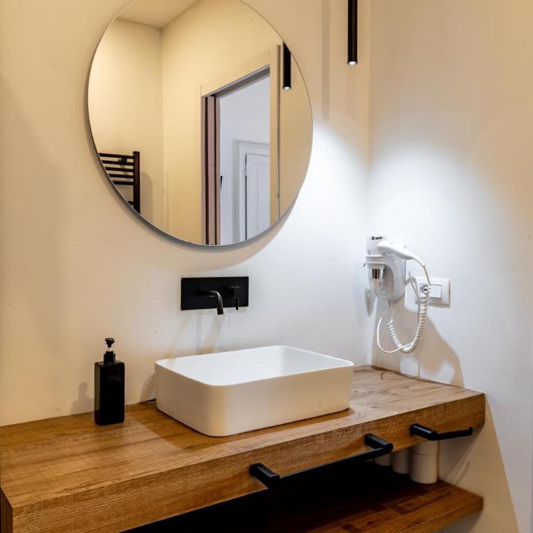 Turin Central Suite - Double Room - 8