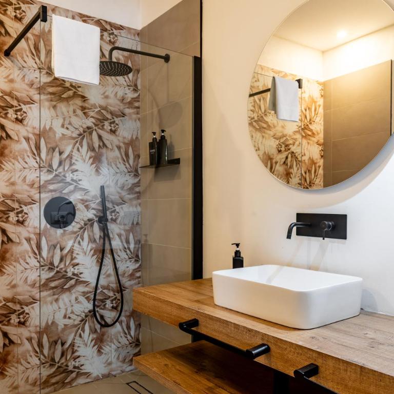 Turin Central Suite - Double Room - 11