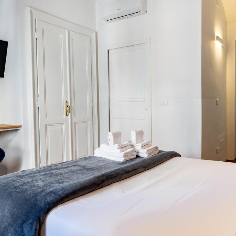 Turin Central Suite - Family Room - 4