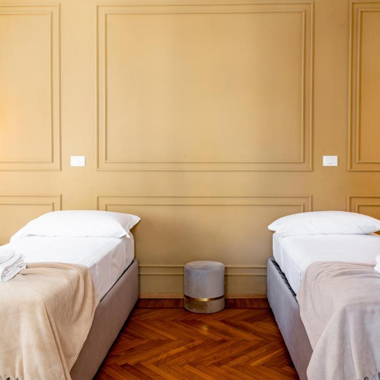 Turin Central Suite - Family Room - 5