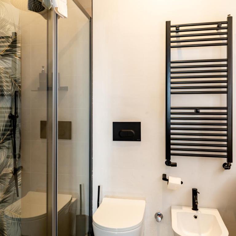 Turin Central Suite - Family Room - 6