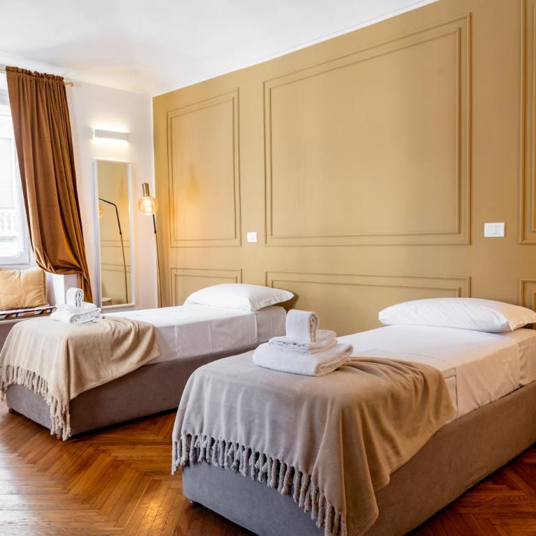 Turin Central Suite - Family Room - 9