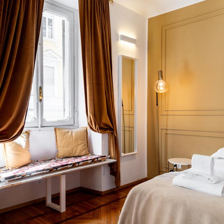 Turin Central Suite - Family Room - 11