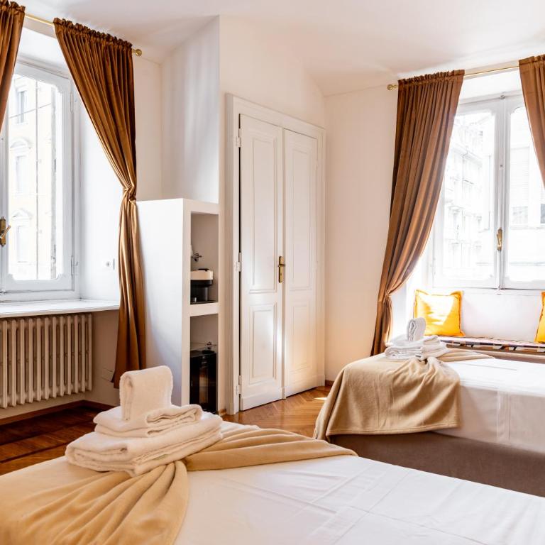 Turin Central Suite - Family Room - 13
