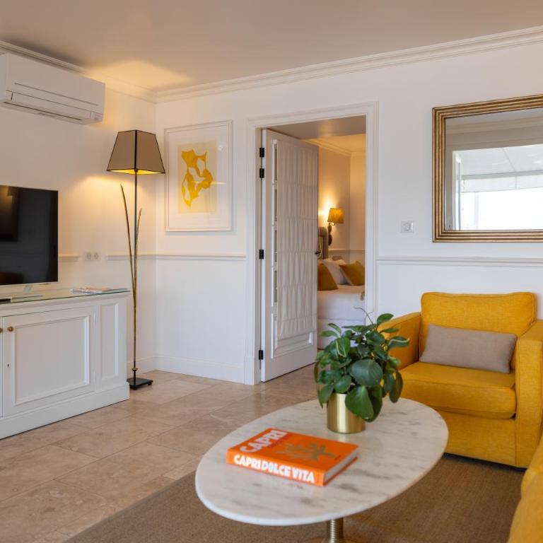 Hôtel Les Mouettes - Teritoria - Chambre Signature - Salon et Terrasse - Vue sur Mer - 12
