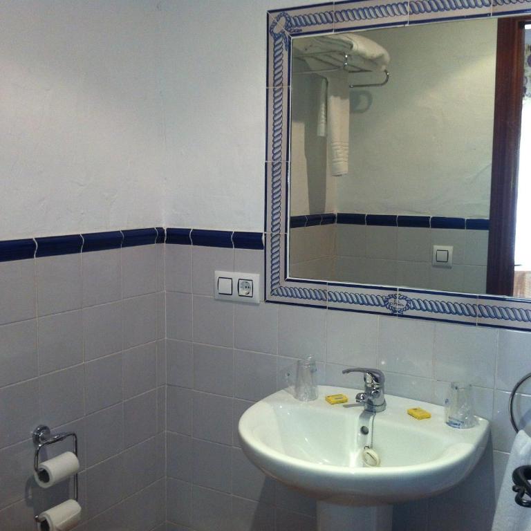 Hostal El Espinel - Habitación con cama grande - 20