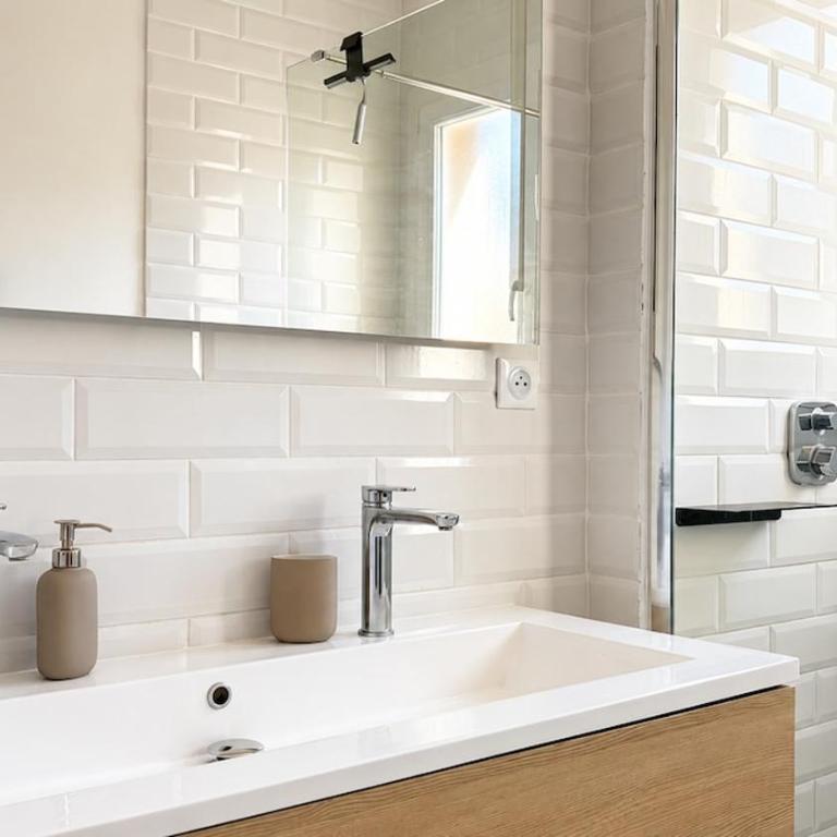 La Perle Apt w Amazing - Two-Bedroom Apartment - 14