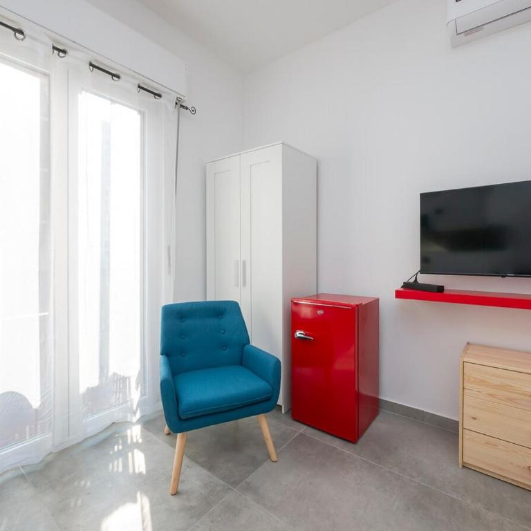 Quiet and bright studio apt with a balcony and AC - Appartamento con 1 Camera da Letto - 7
