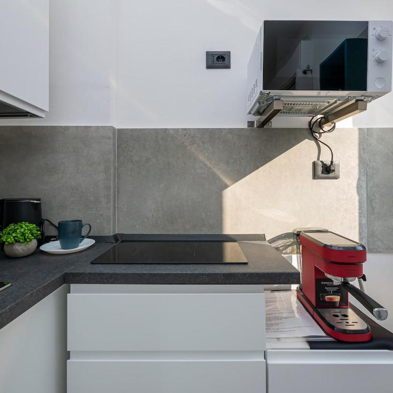 Quiet and bright studio apt with a balcony and AC - Appartamento con 1 Camera da Letto - 14