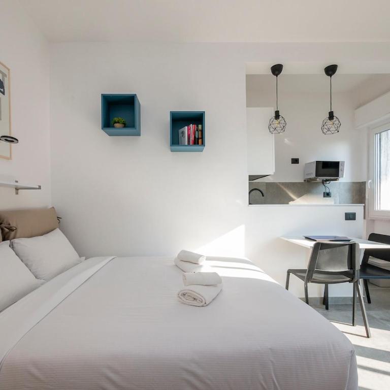 Quiet and bright studio apt with a balcony and AC - Appartamento con 1 Camera da Letto - 8