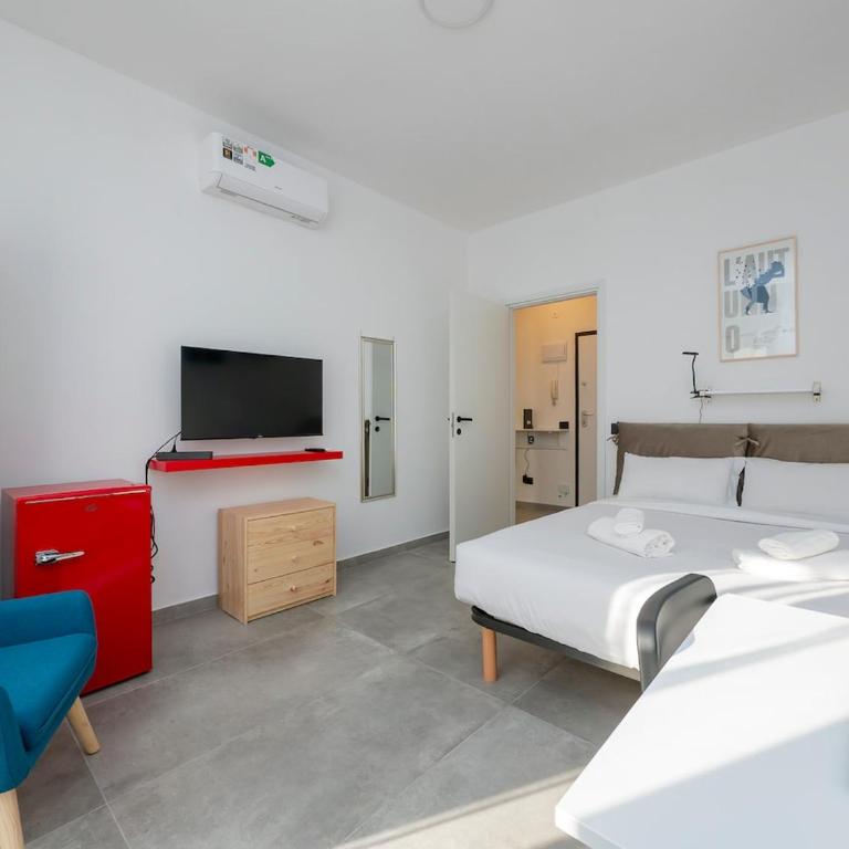 Quiet and bright studio apt with a balcony and AC - Appartamento con 1 Camera da Letto - 2