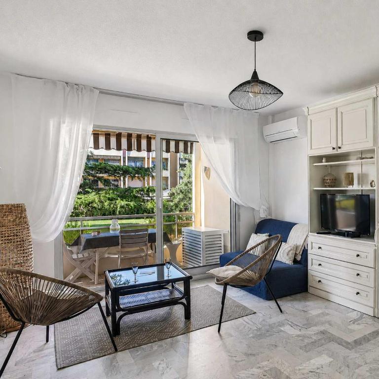 Studio lumineux, piscine résidence, 10 min plages - Appartement - 1