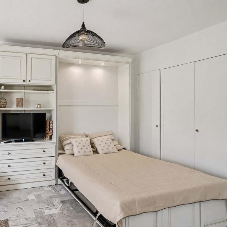 Studio lumineux, piscine résidence, 10 min plages - Appartement - 2