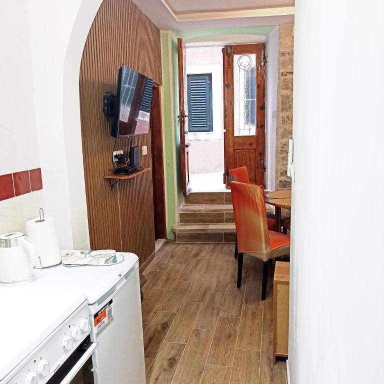 Old House - Apartman sa 2 Spavaće Sobe - 15