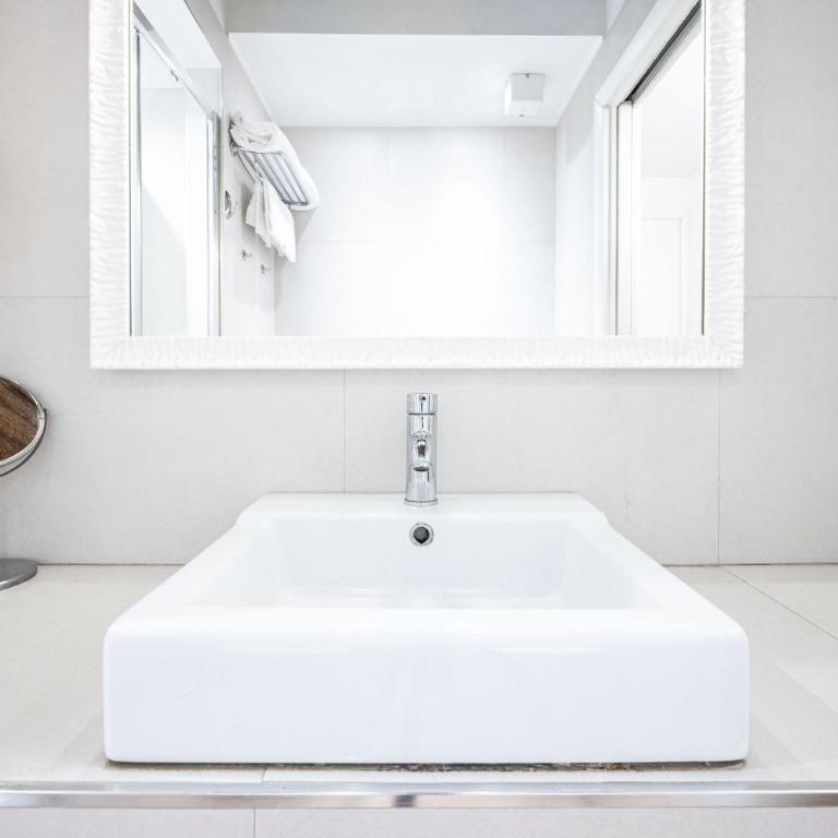 Corso Suite 107 Rooms Wellness & Spa - King Room with Spa Bath - 1