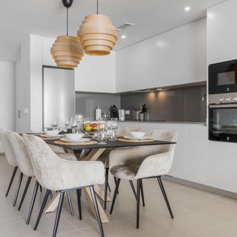 Oceana Gardens 2 Bedroom Luxury Apartment - Appartamento con 2 Camere da Letto e Vista Piscina - 1