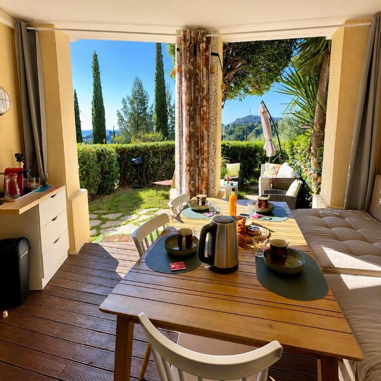 Appartement classé Premium - Le Jardin Clos Vue Mer -Parking Couvert - PISCINE Chauffée du 05-04 au 01 -11- Parc résidentiel avec espaces de Loisirs parcours de Santé, randonnées , Jeux extérieur - One-Bedroom Apartment with Sea View - 8