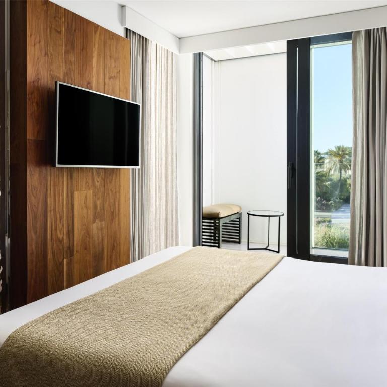 NH Collection Ibiza - Habitación Premium con terraza y vistas - 4