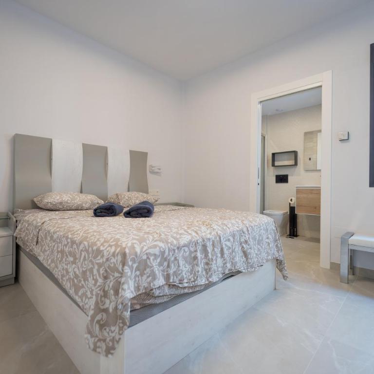 YourSpain es Apartment S2 2 2A Heated Pool - Three-Bedroom Apartment with Balcony - 9