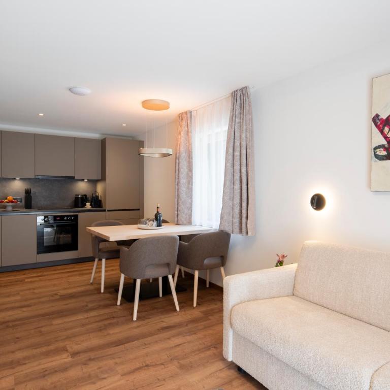 Aparthotel Saladina direkt an der Talstation - Apartment mit 1 Schlafzimmer, Balkon und Stadtblick - 4