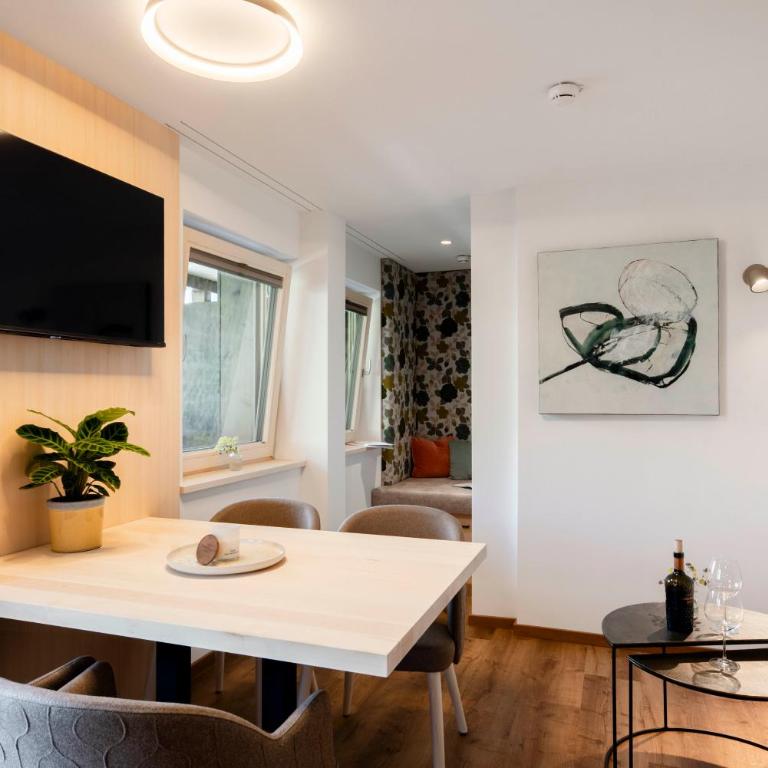 Aparthotel Saladina direkt an der Talstation - Apartment mit 1 Schlafzimmer, Balkon und Bergblick - 1