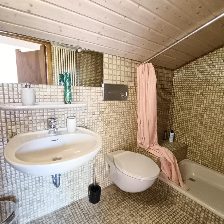 LE MAS JUAN villa climatisée, au calme, avec piscine, grand jardin et vue mer panoramique - Villa - 33