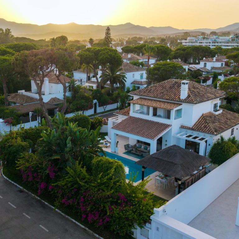 VACATION MARBELLA I Villa Marblanc, Private Pool, 350m to the Beach, BBQ, GYM, Sauna, 24h Security - Villa with Private Pool - 8
