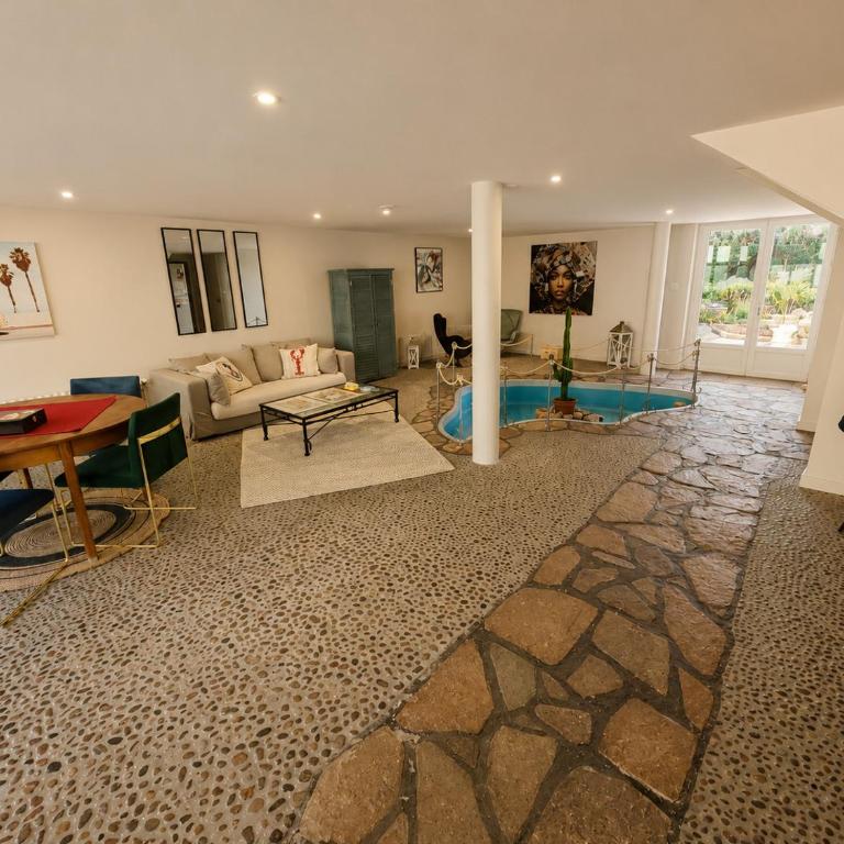 La Palette - Three-Bedroom Home - 11
