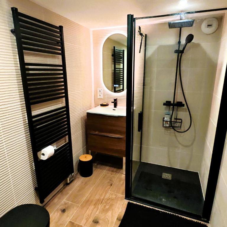 La Palette - Three-Bedroom Home - 16