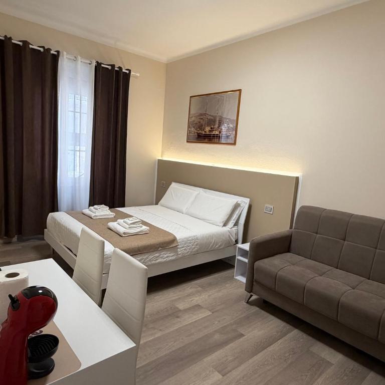 Neni's Rooms - Deluxe Room (2 Adults + 1 Child) - 2
