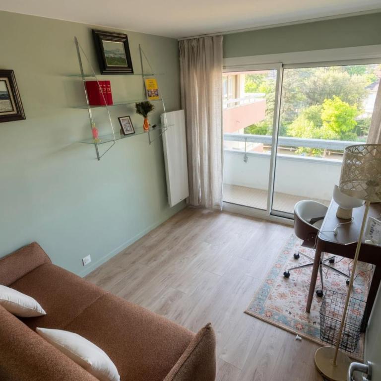 Architect renovated apt parking & 2 balconies - Apartment - 6