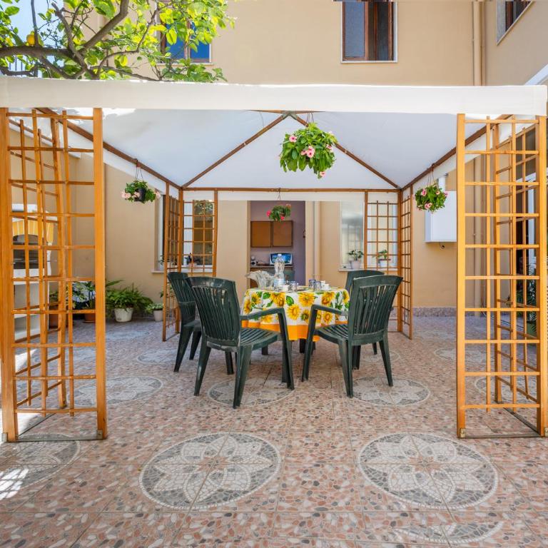 GuestHost - Corte del Limone Apartment with Patio - Appartamento con 4 Camere da Letto - 1