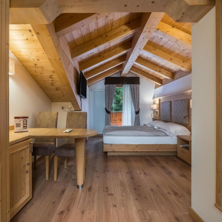 Hotel Crozzon - Superior Double Room - 3