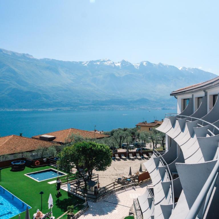 Aria Life Hotel - Camera Tripla Superior con Vista Lago - 11