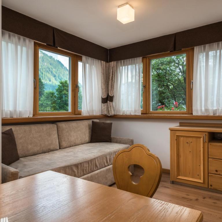 Hotel Crozzon - Two-Bedroom Suite with Balcony - Annex - 3